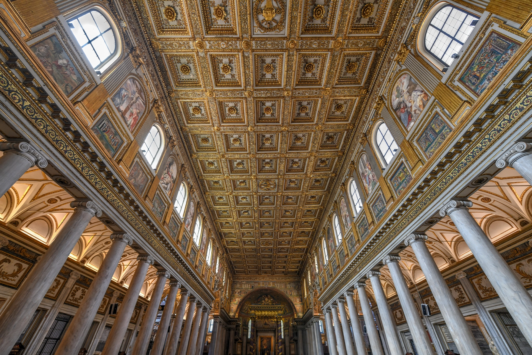 Interieur van de Santa Maria Maggiore basiliek in Rome 